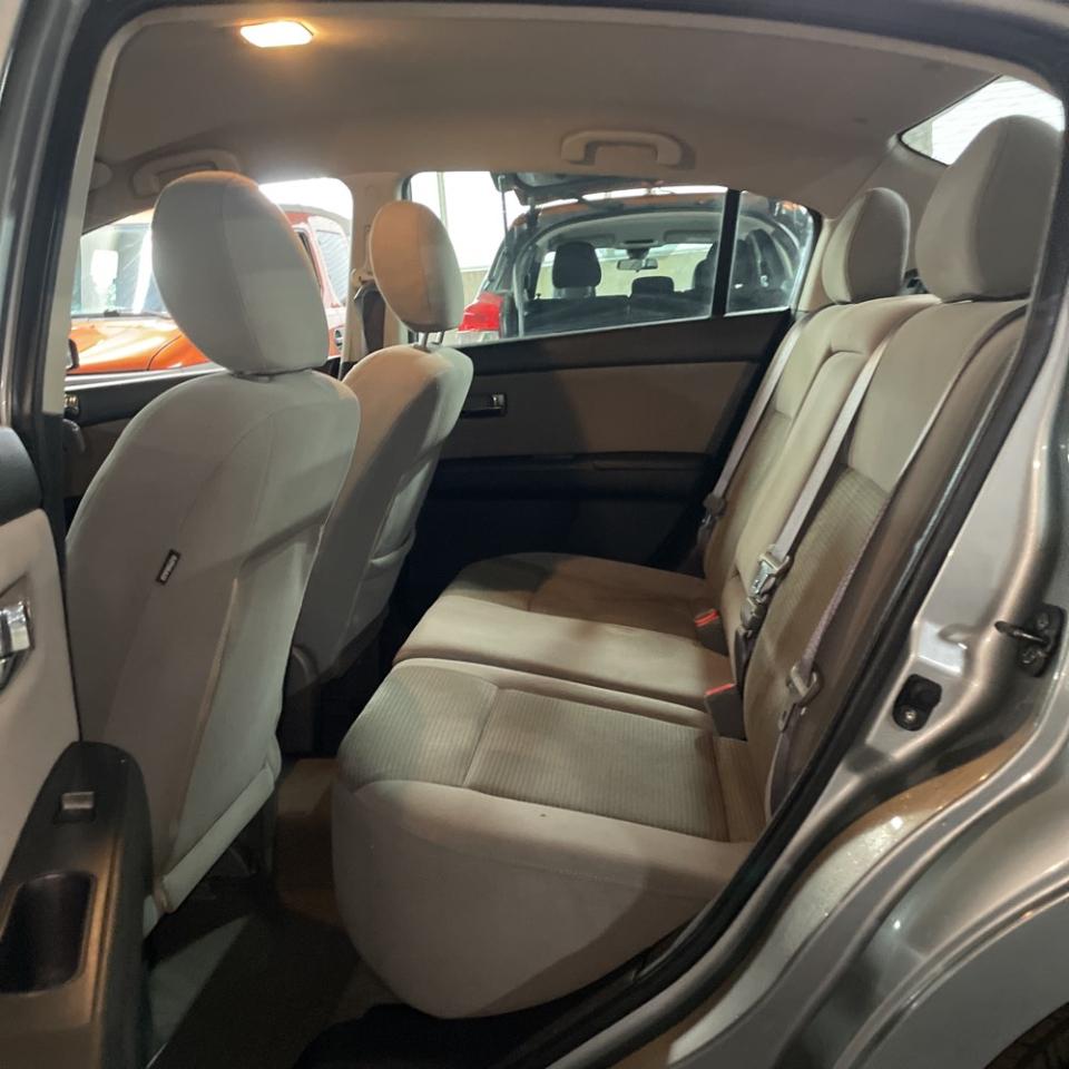 Nissan Sentra 4dr Sdn I4 CVT 2.0 S 2012