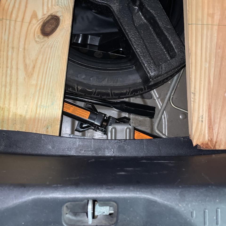 Nissan Sentra 4dr Sdn I4 CVT 2.0 S 2012