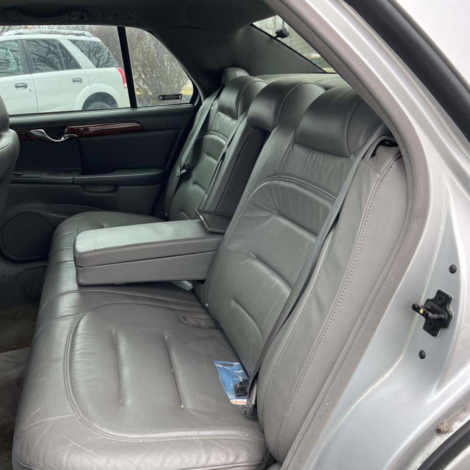 Cadillac DeVille 4dr Sdn 2002