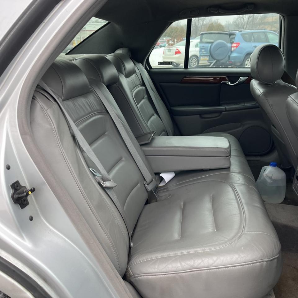 Cadillac DeVille 4dr Sdn 2002