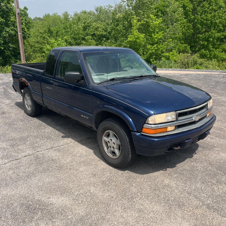 Chevrolet S-10 Ext Cab 123" WB 4WD LS 1999