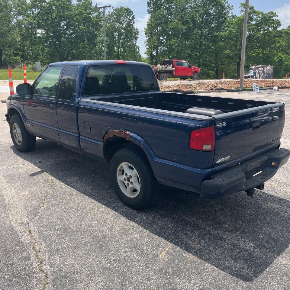 Chevrolet S-10 Ext Cab 123" WB 4WD LS 1999