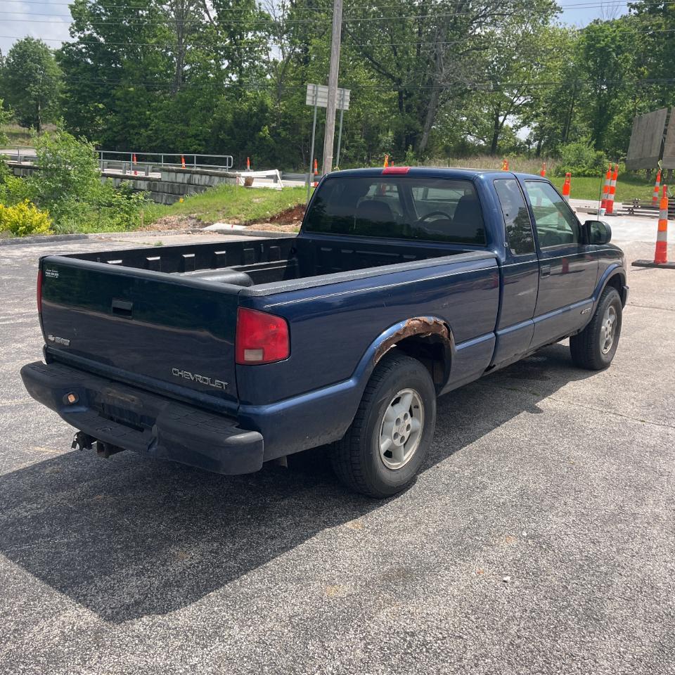 Chevrolet S-10 Ext Cab 123" WB 4WD LS 1999