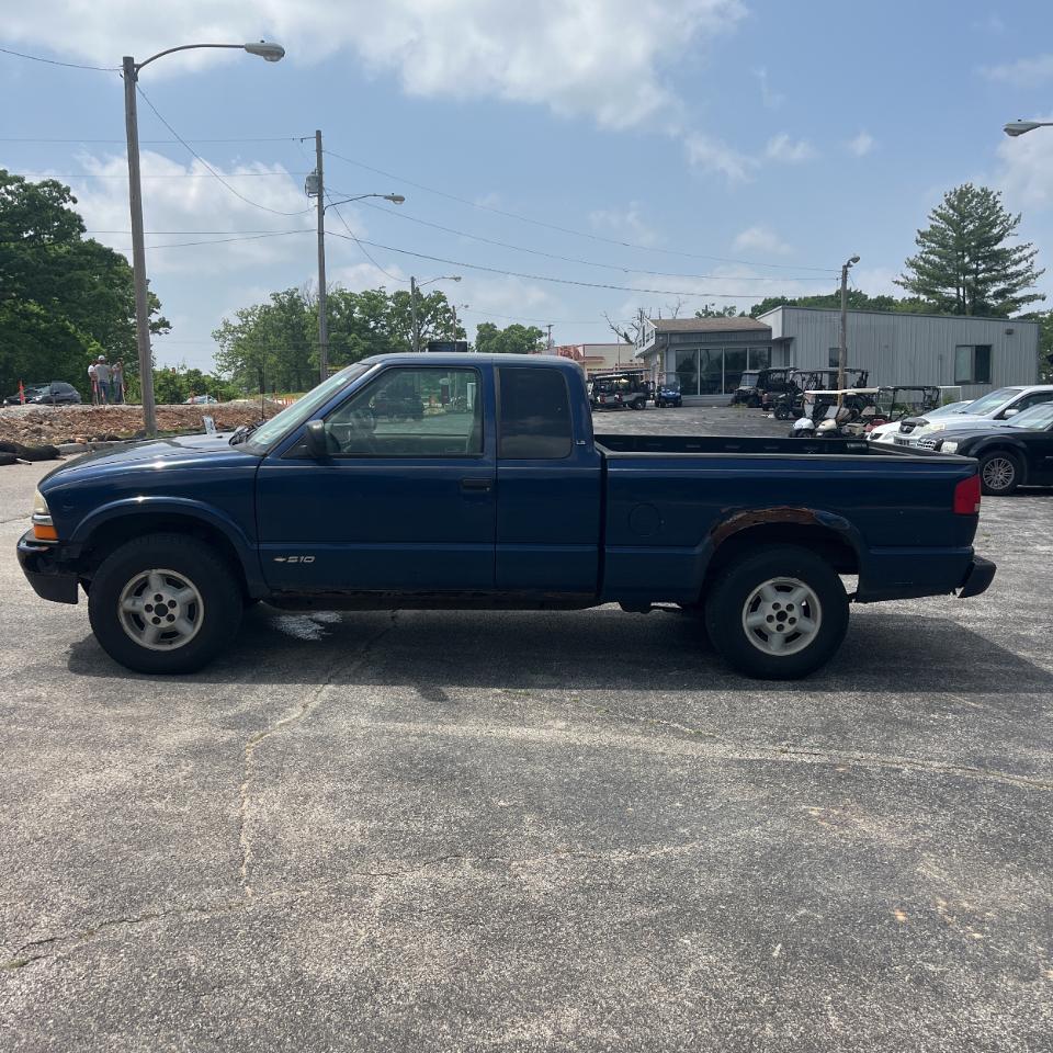 Chevrolet S-10 Ext Cab 123" WB 4WD LS 1999