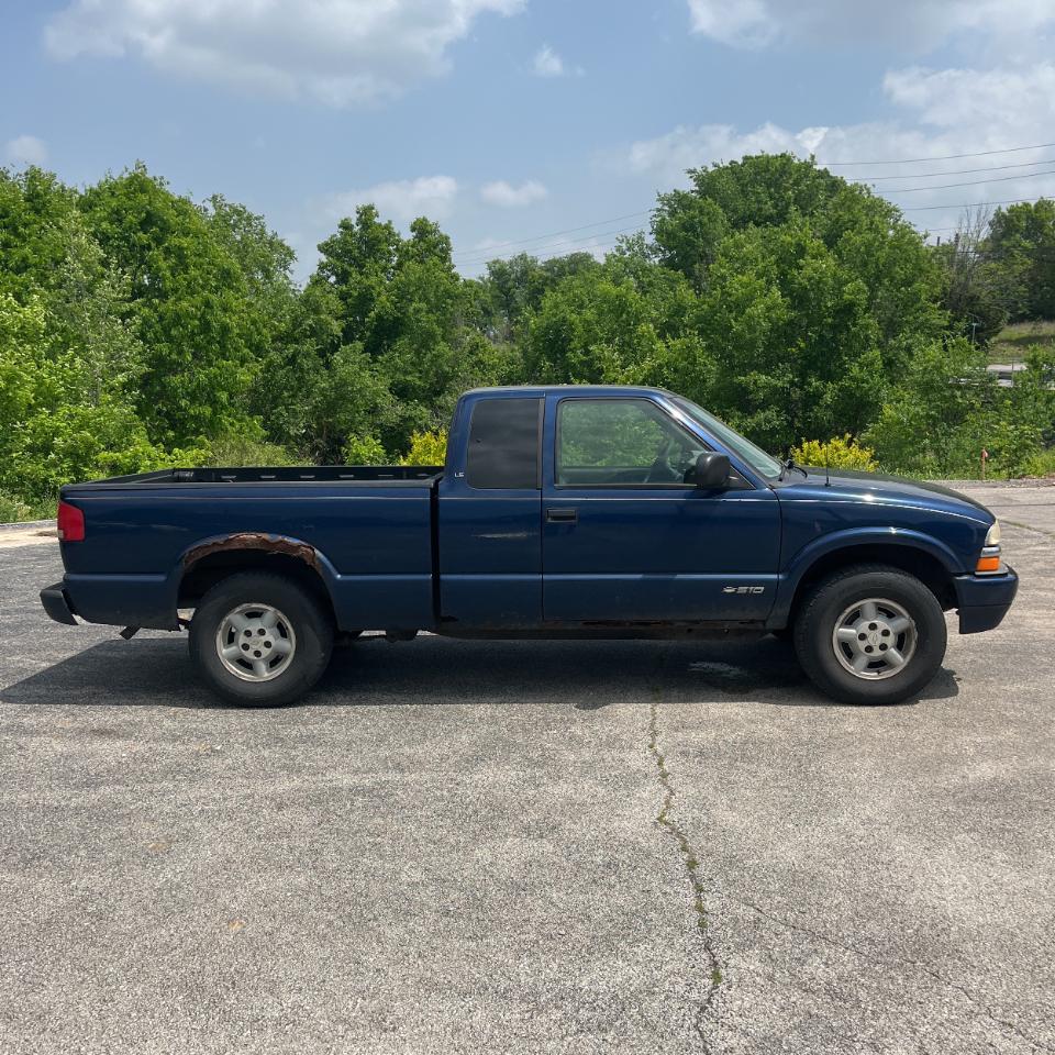 Chevrolet S-10 Ext Cab 123" WB 4WD LS 1999