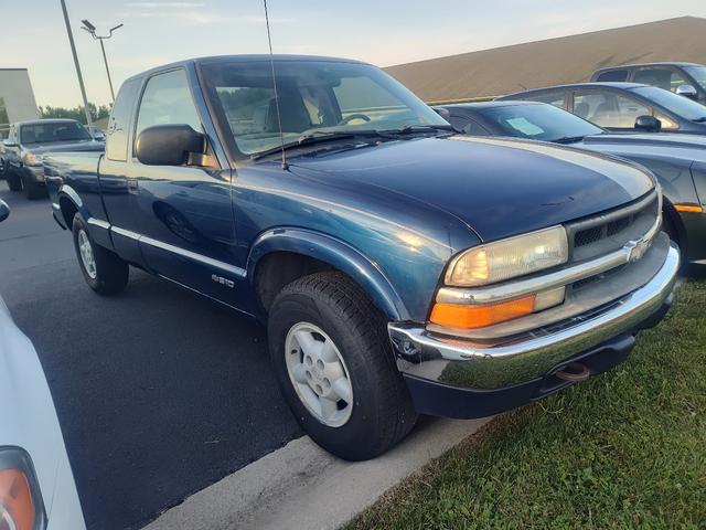 1999 Chevrolet S-10 LS Extended Cab 4WD