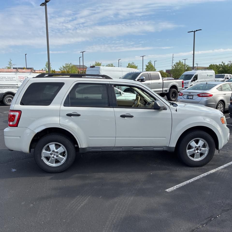 Ford Escape 4WD 4dr XLT 2010