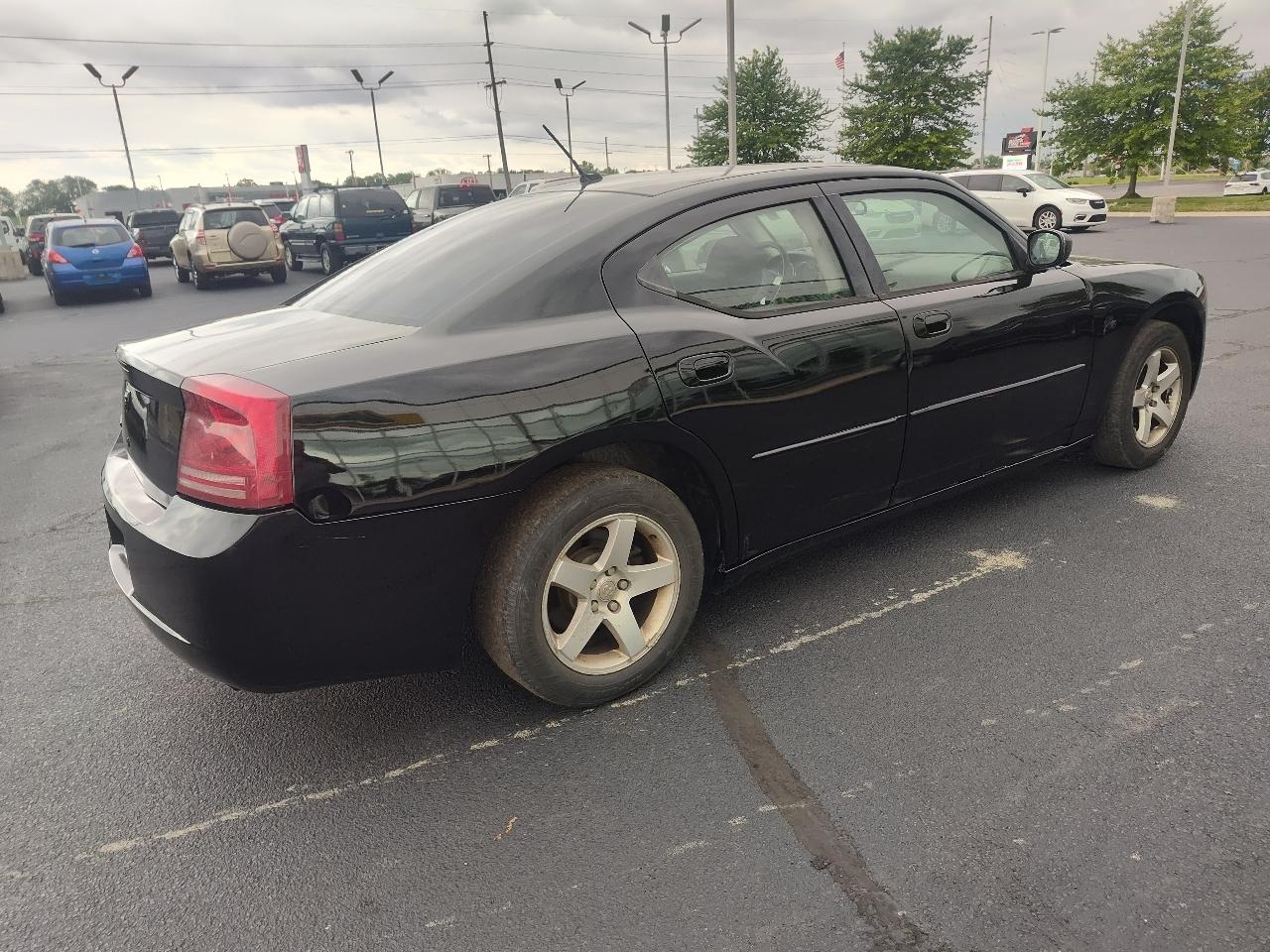 Dodge Charger 4dr Sdn RWD 2008