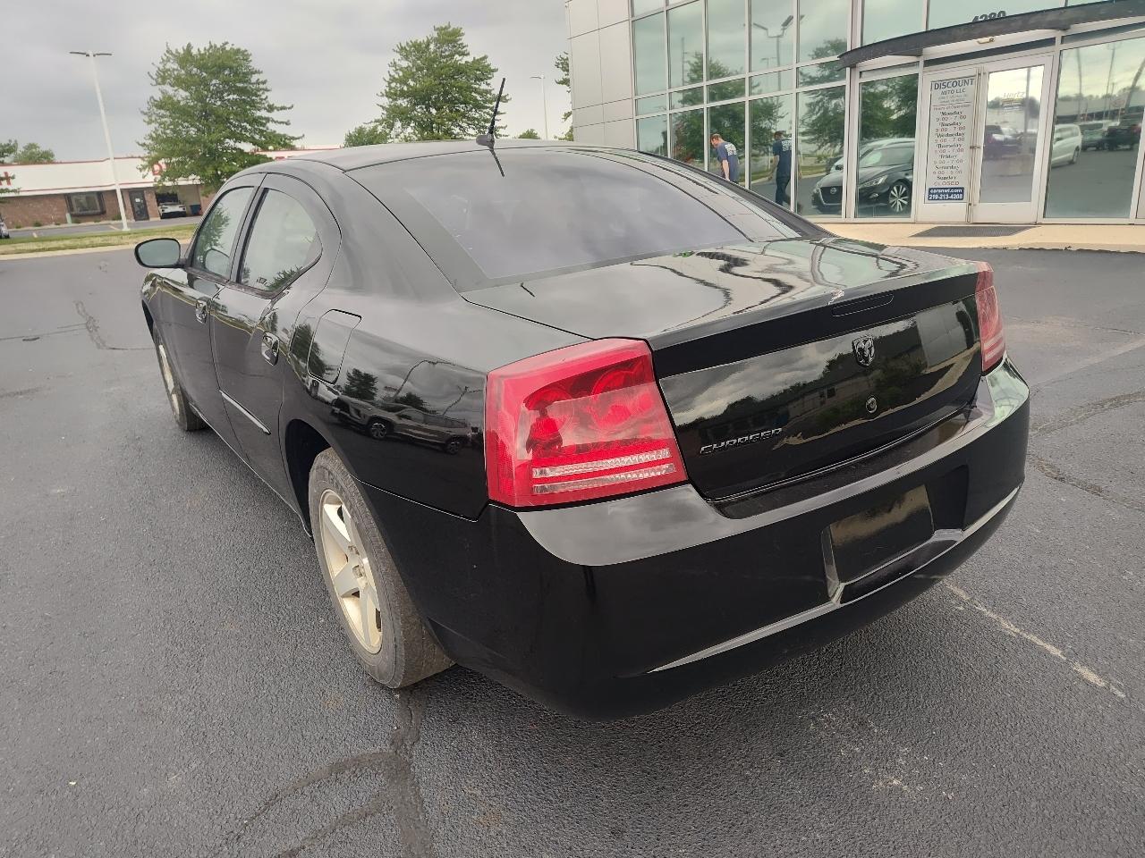 Dodge Charger 4dr Sdn RWD 2008
