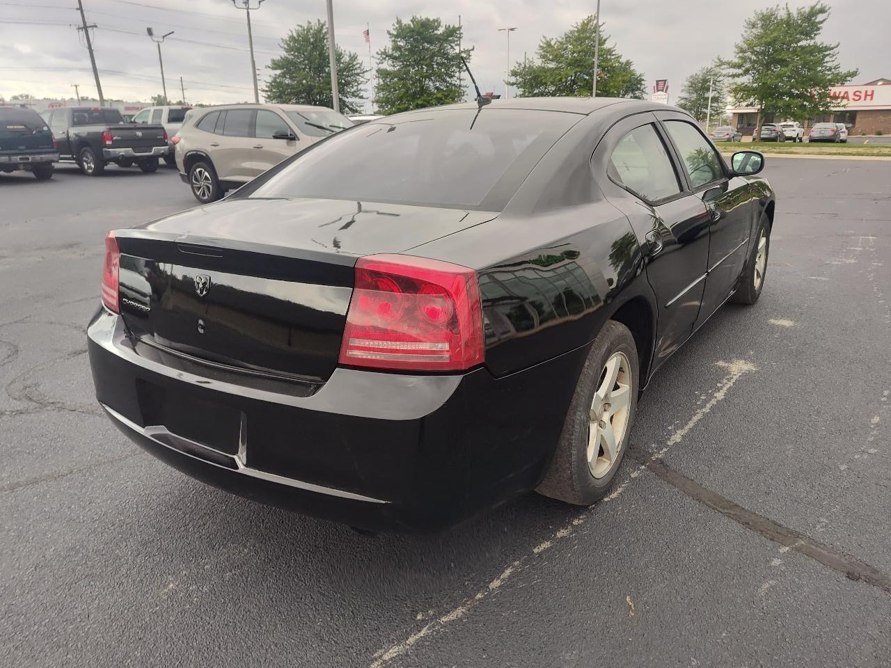 Dodge Charger 4dr Sdn RWD 2008