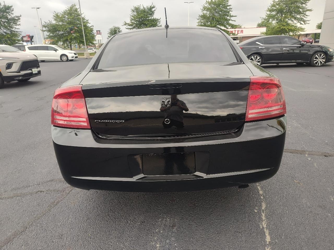 Dodge Charger 4dr Sdn RWD 2008