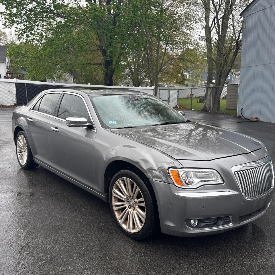 Chrysler 300 4dr Sdn 300C RWD 2011