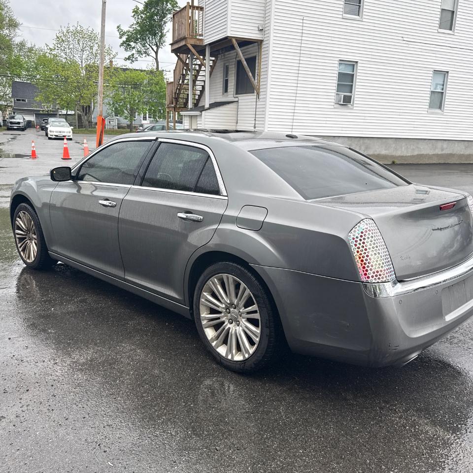 Chrysler 300 4dr Sdn 300C RWD 2011