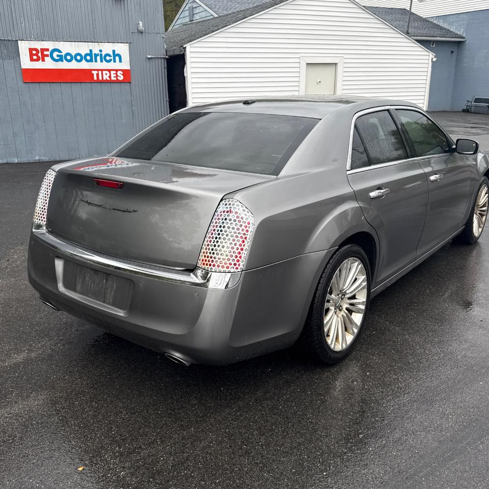 Chrysler 300 4dr Sdn 300C RWD 2011
