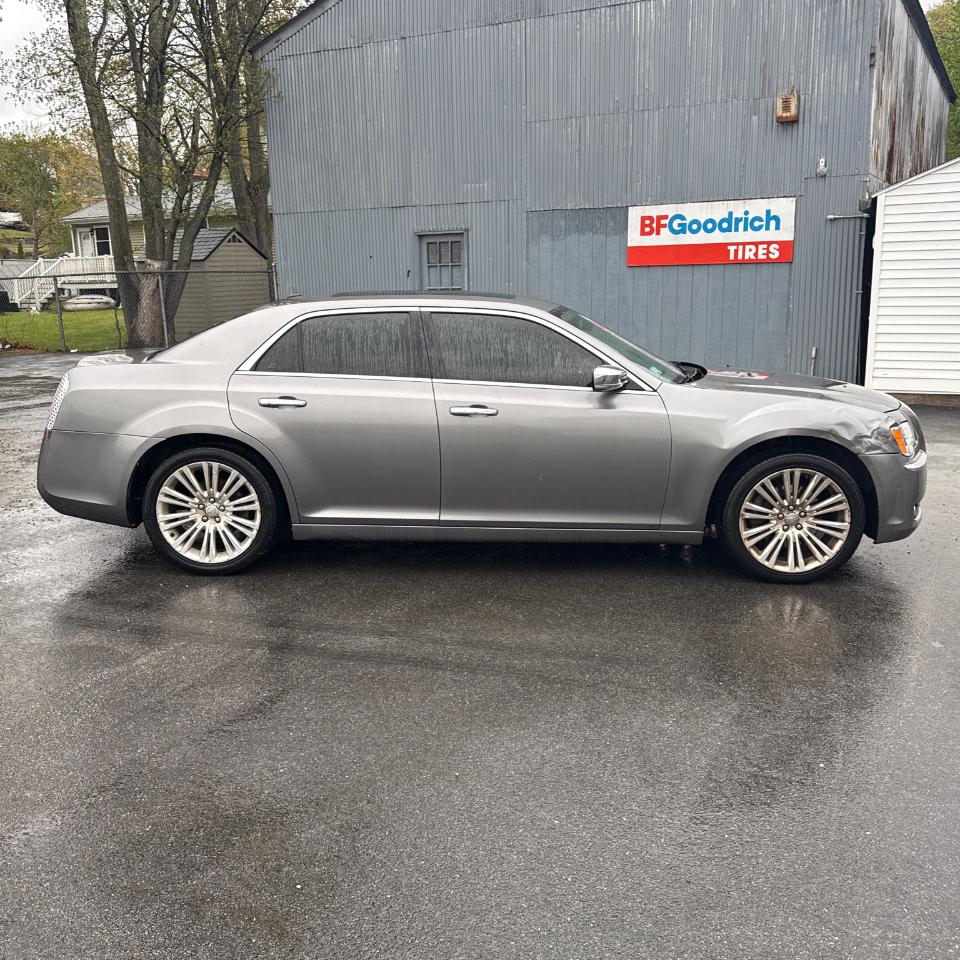 Chrysler 300 4dr Sdn 300C RWD 2011