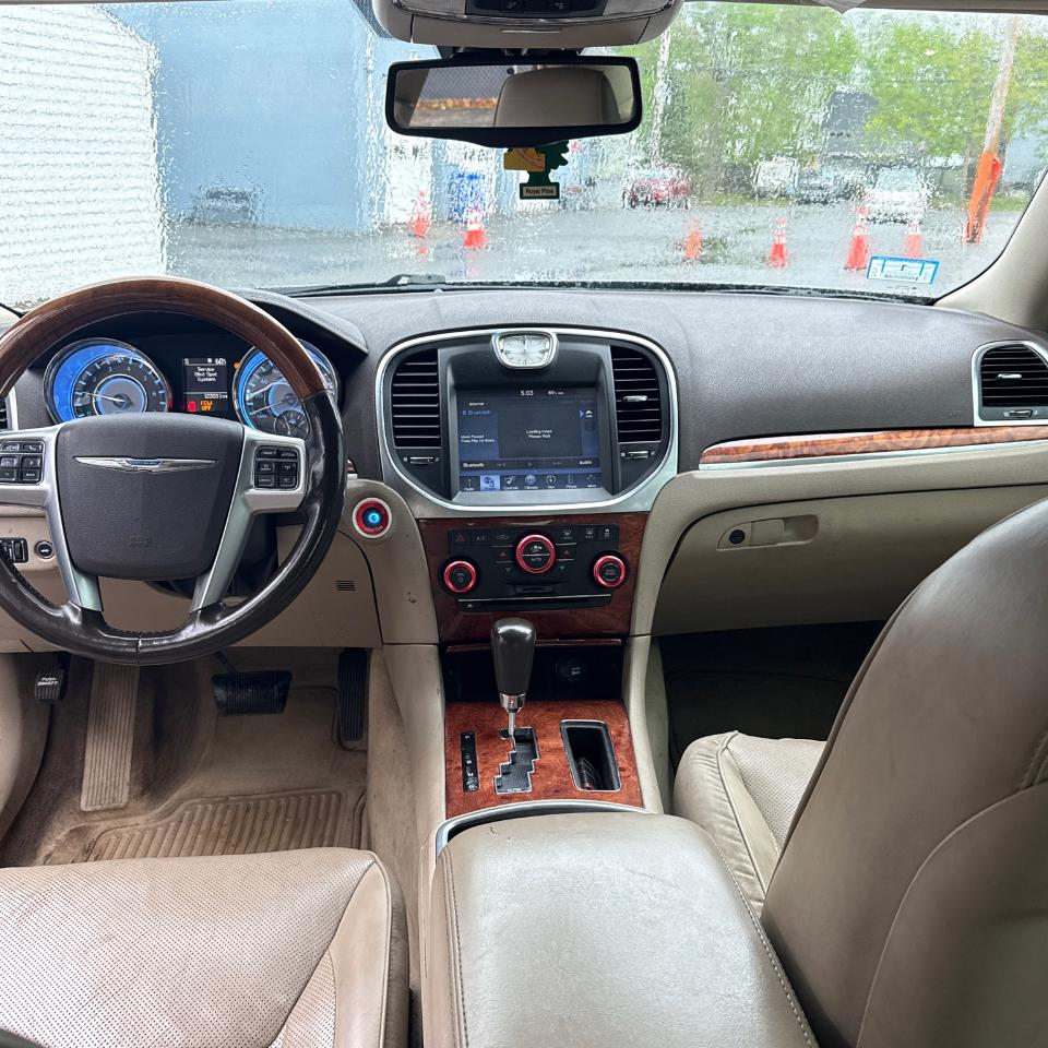 Chrysler 300 4dr Sdn 300C RWD 2011