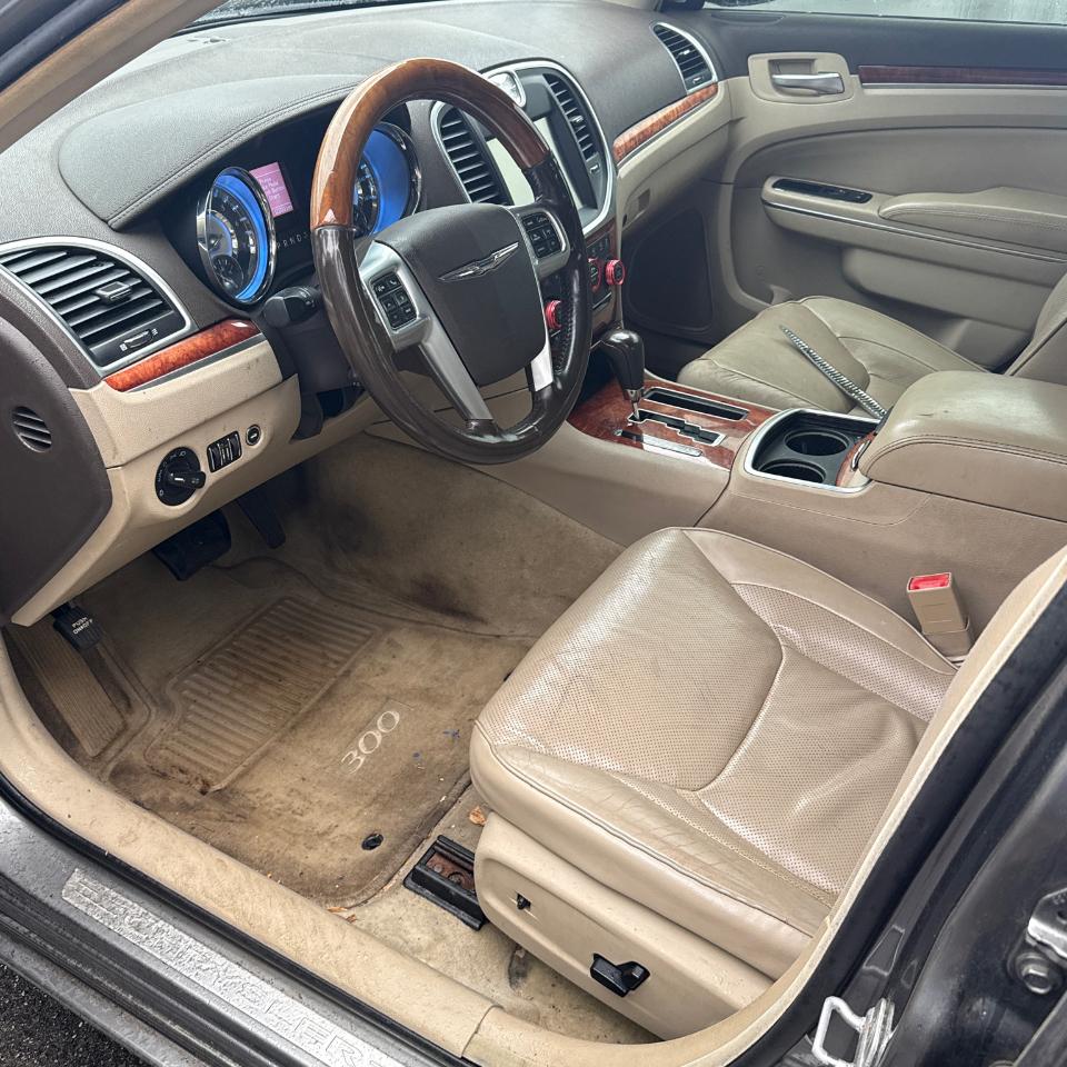 Chrysler 300 4dr Sdn 300C RWD 2011