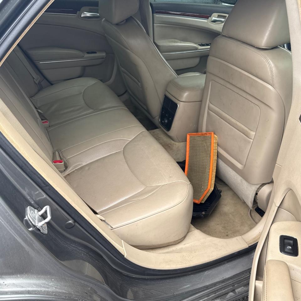 Chrysler 300 4dr Sdn 300C RWD 2011