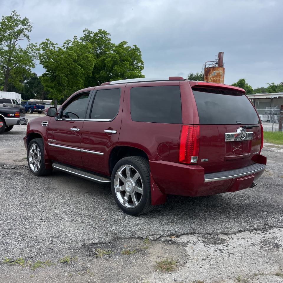 Cadillac Escalade AWD 4dr Luxury 2011