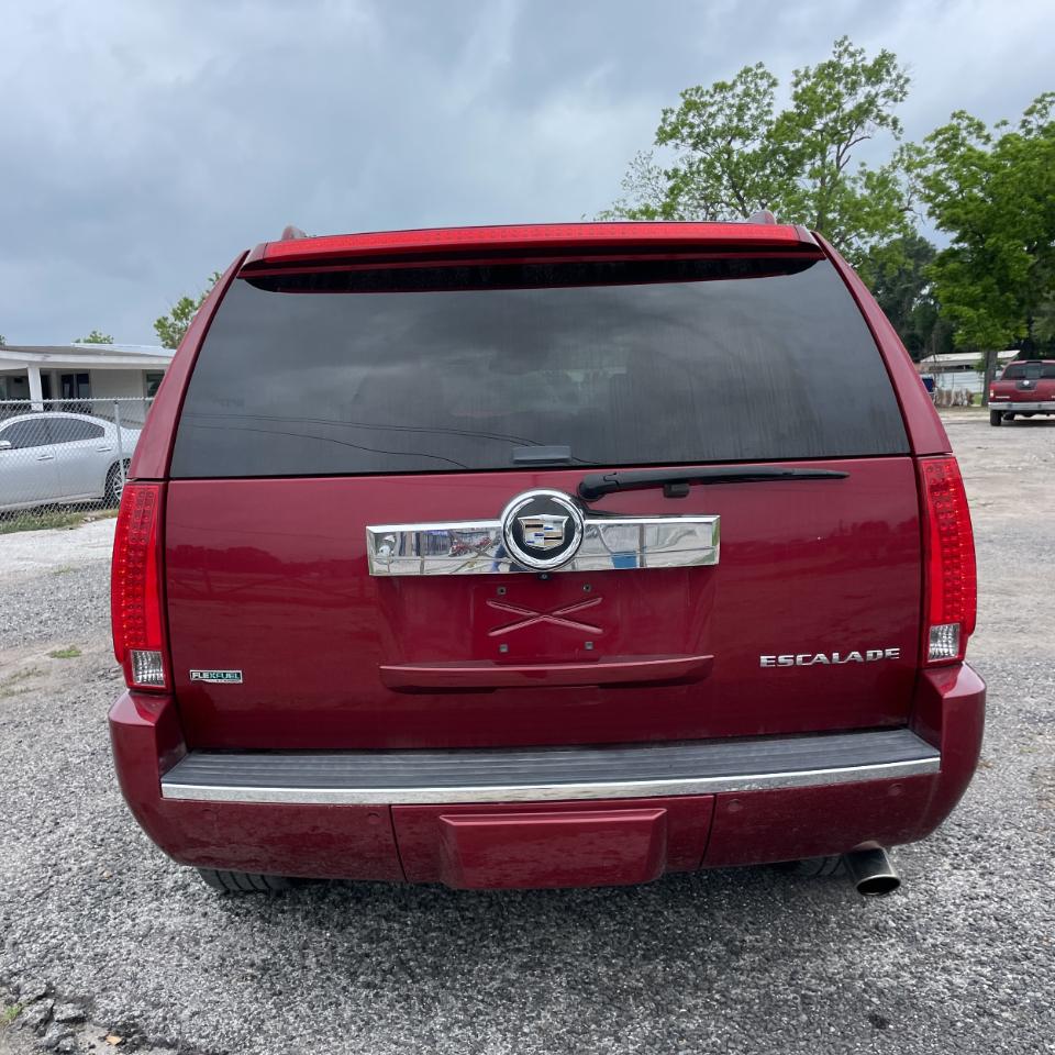 Cadillac Escalade AWD 4dr Luxury 2011