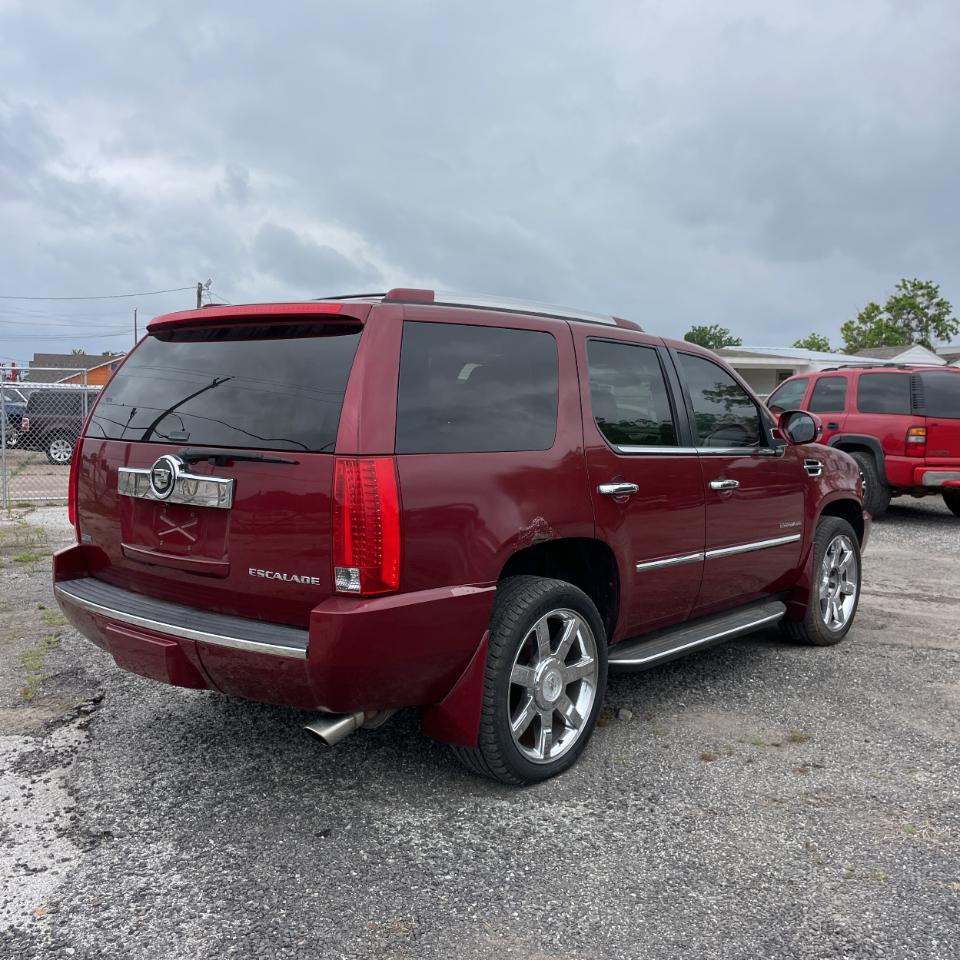 Cadillac Escalade AWD 4dr Luxury 2011