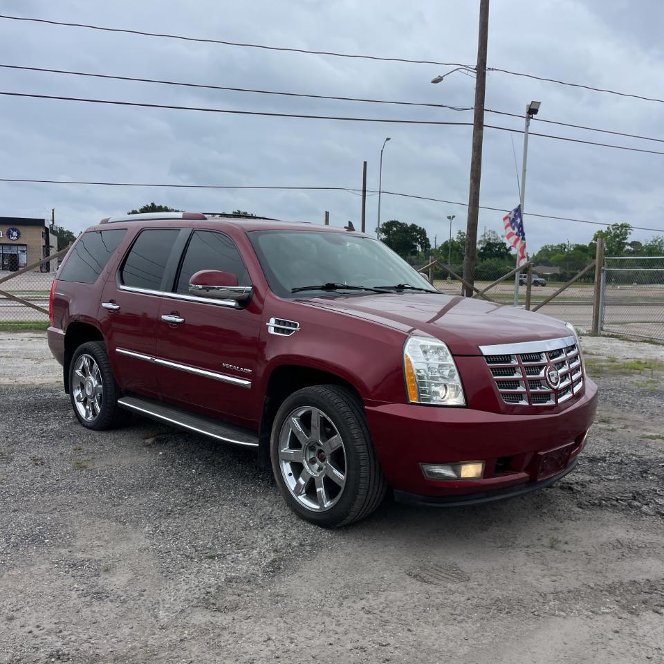 Cadillac Escalade AWD 4dr Luxury 2011
