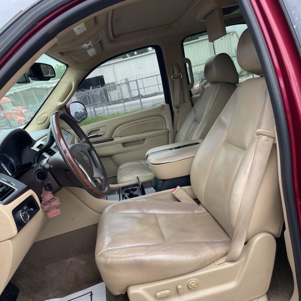Cadillac Escalade AWD 4dr Luxury 2011
