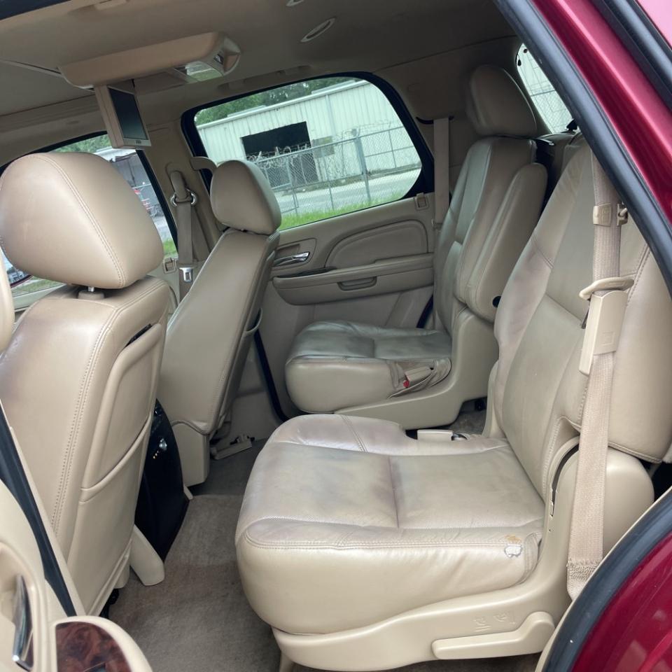 Cadillac Escalade AWD 4dr Luxury 2011