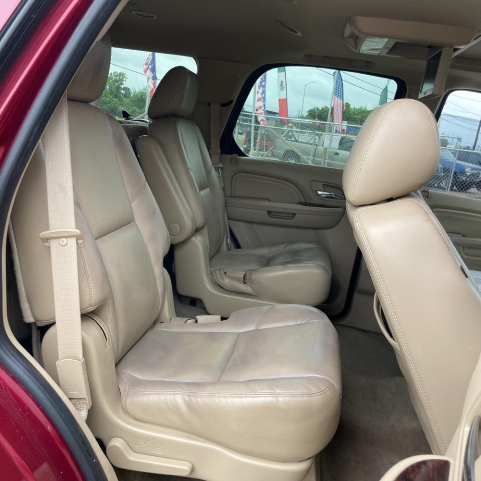 Cadillac Escalade AWD 4dr Luxury 2011