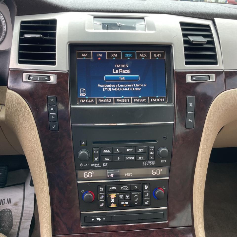 Cadillac Escalade AWD 4dr Luxury 2011