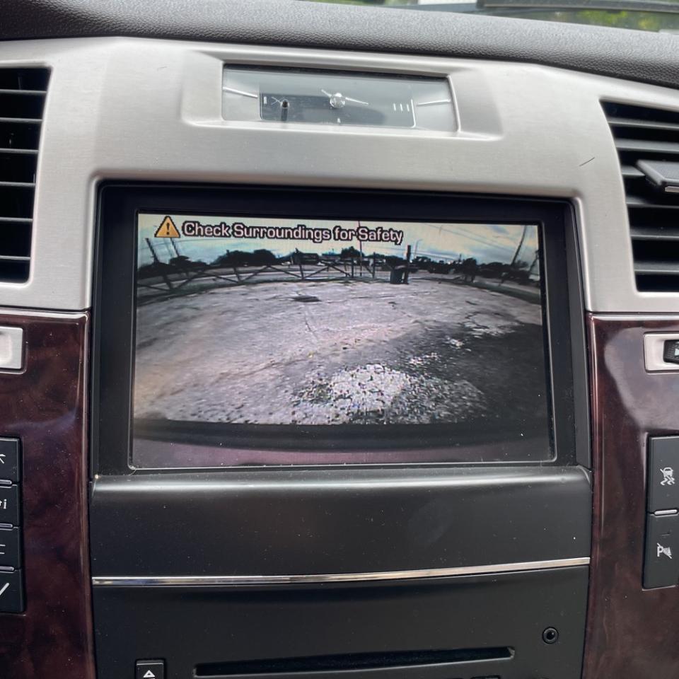 Cadillac Escalade AWD 4dr Luxury 2011