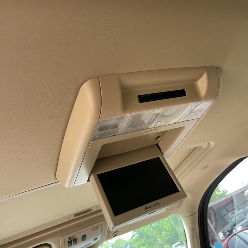 Cadillac Escalade AWD 4dr Luxury 2011