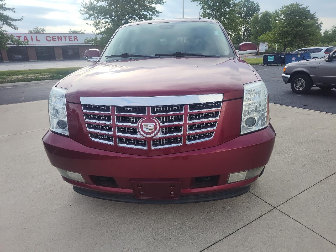 Cadillac Escalade AWD 4dr Luxury 2011