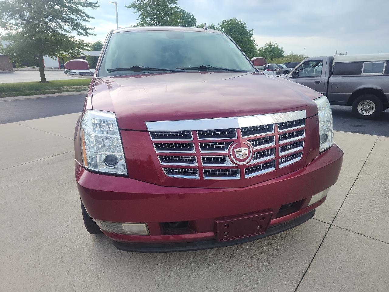 Cadillac Escalade AWD 4dr Luxury 2011