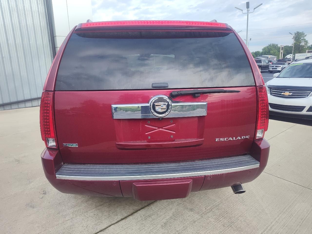 Cadillac Escalade AWD 4dr Luxury 2011