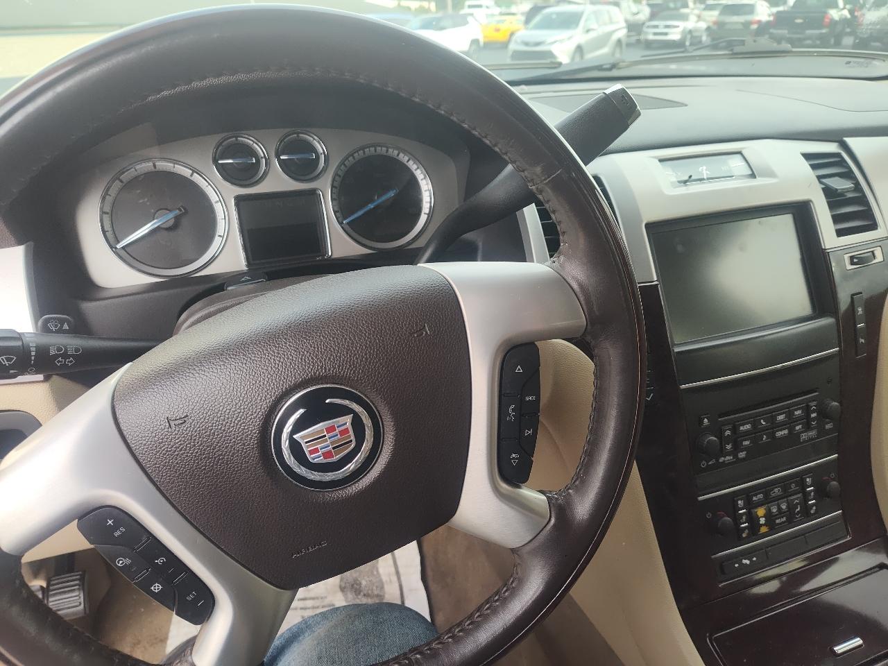 Cadillac Escalade AWD 4dr Luxury 2011