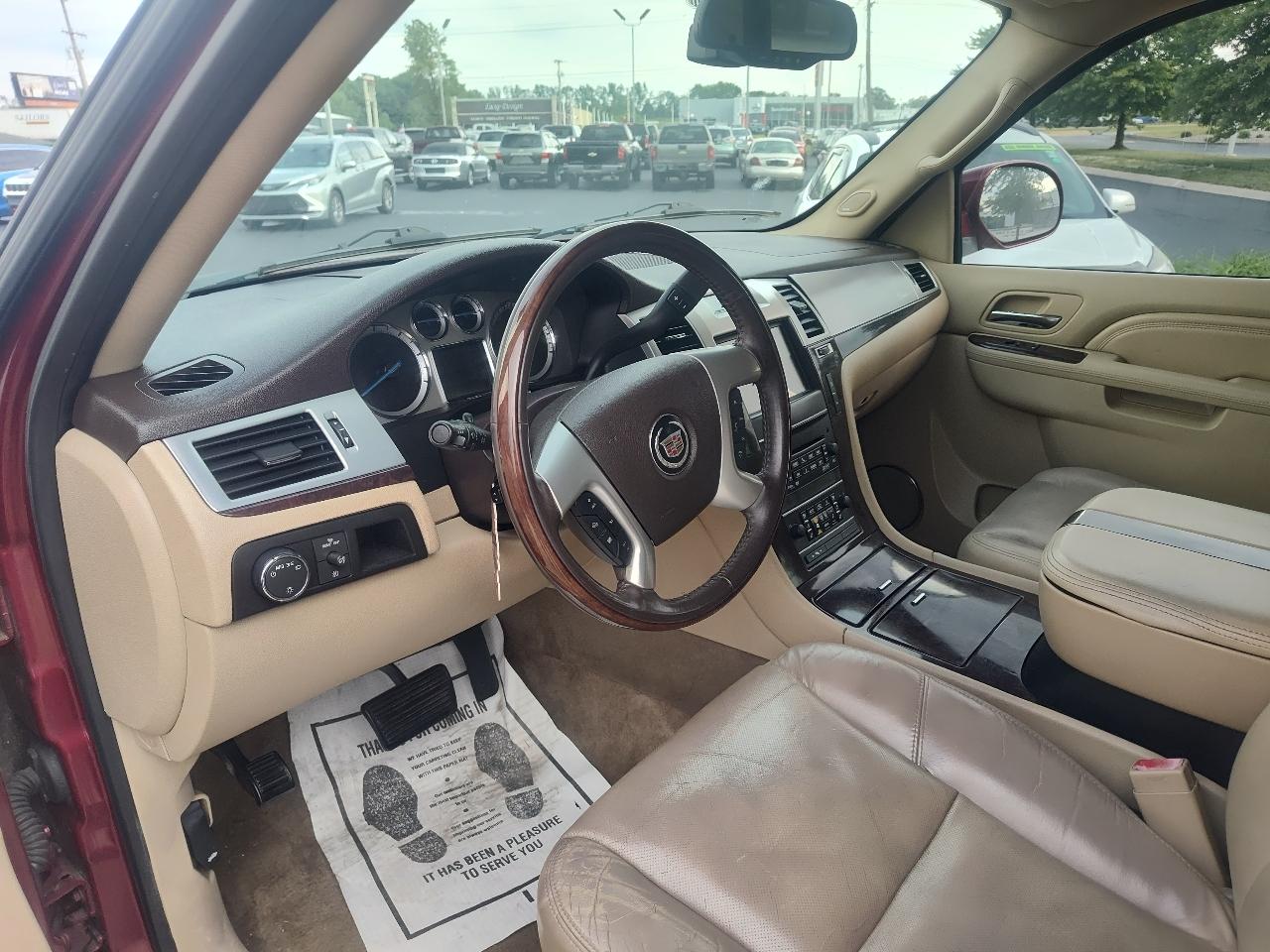 Cadillac Escalade AWD 4dr Luxury 2011
