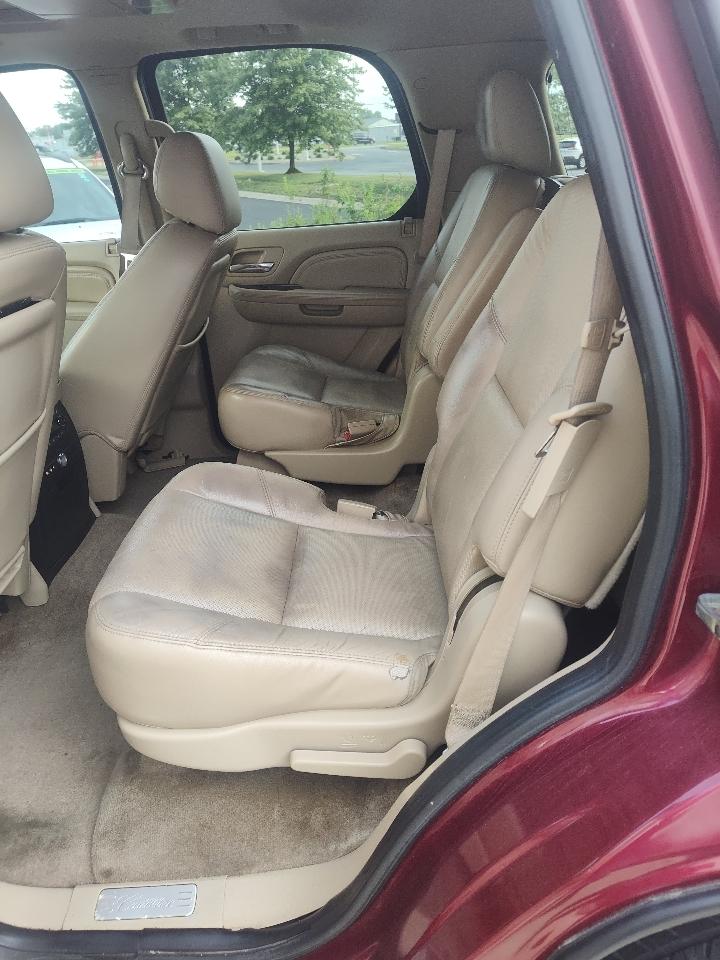 Cadillac Escalade AWD 4dr Luxury 2011