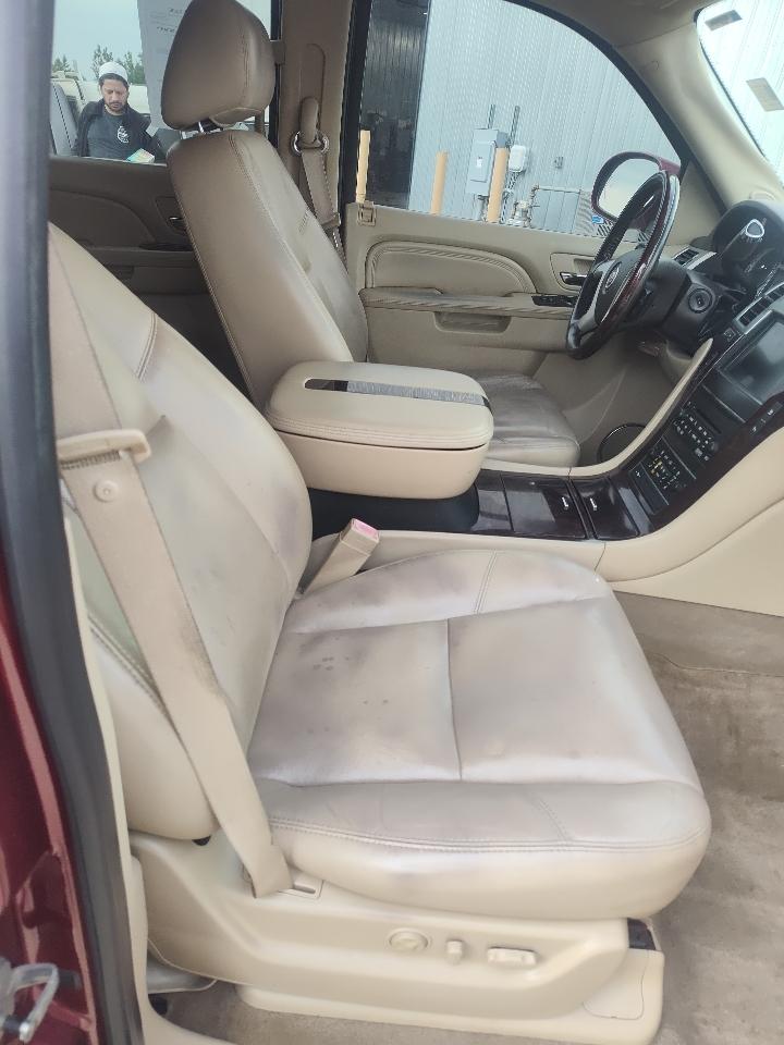 Cadillac Escalade AWD 4dr Luxury 2011