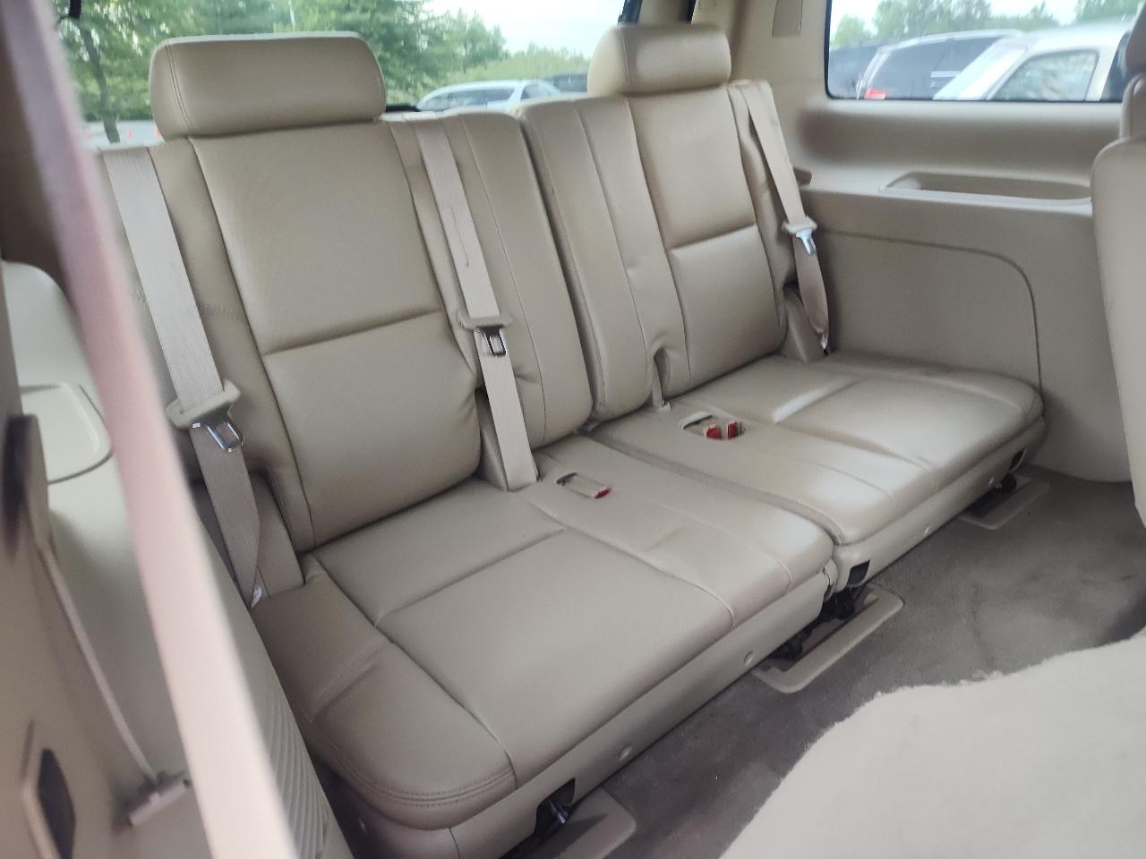 Cadillac Escalade AWD 4dr Luxury 2011
