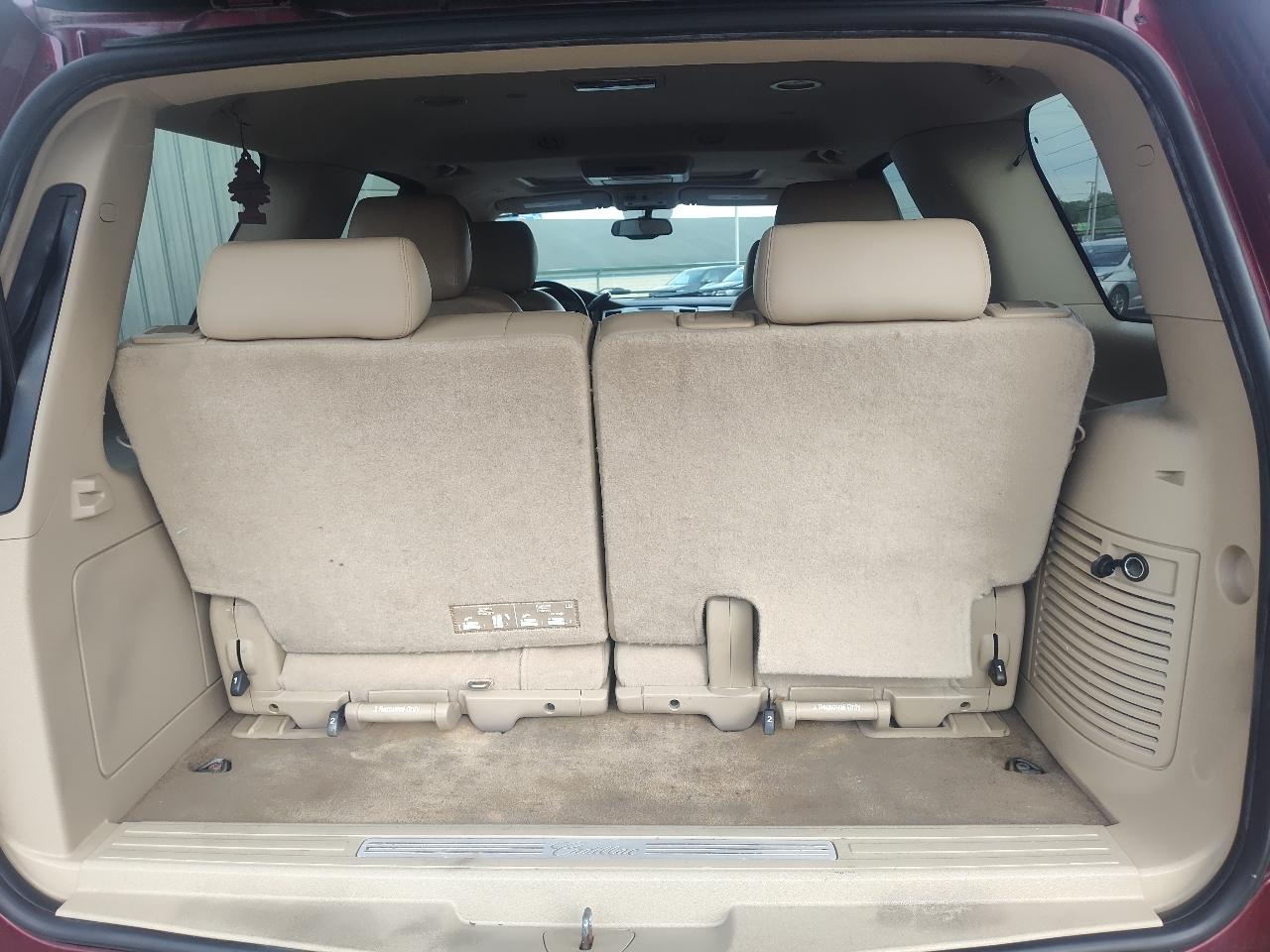 Cadillac Escalade AWD 4dr Luxury 2011