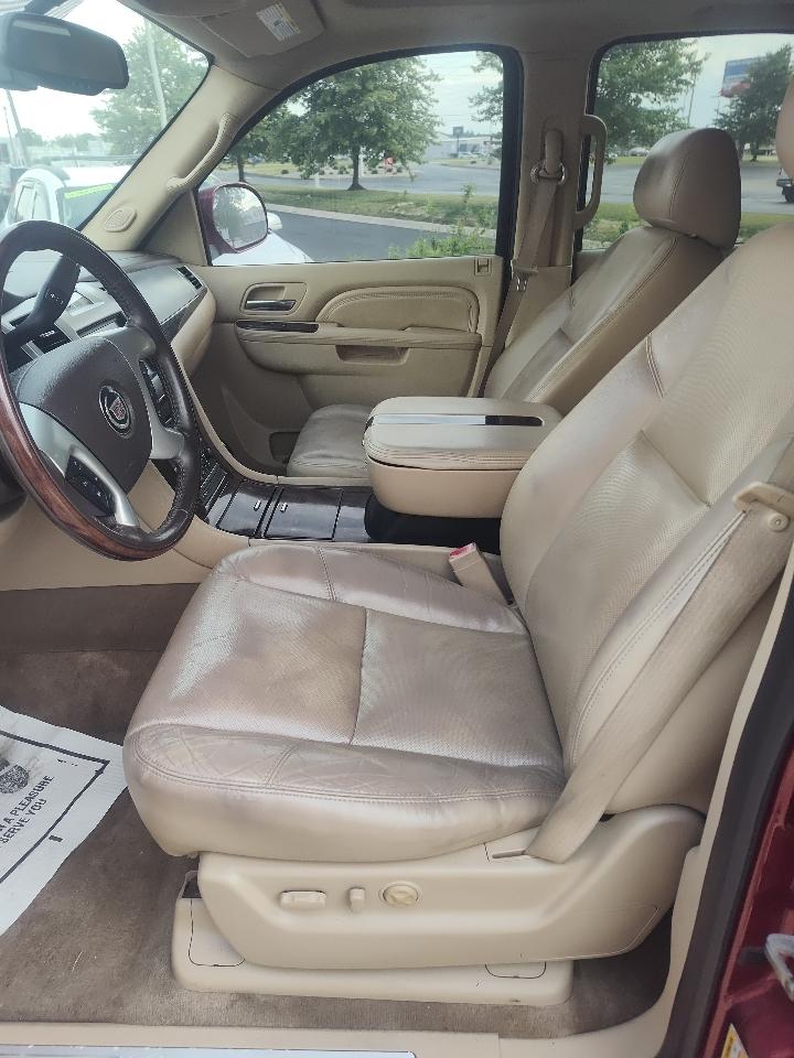 Cadillac Escalade AWD 4dr Luxury 2011