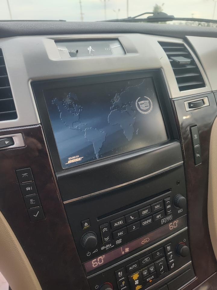 Cadillac Escalade AWD 4dr Luxury 2011