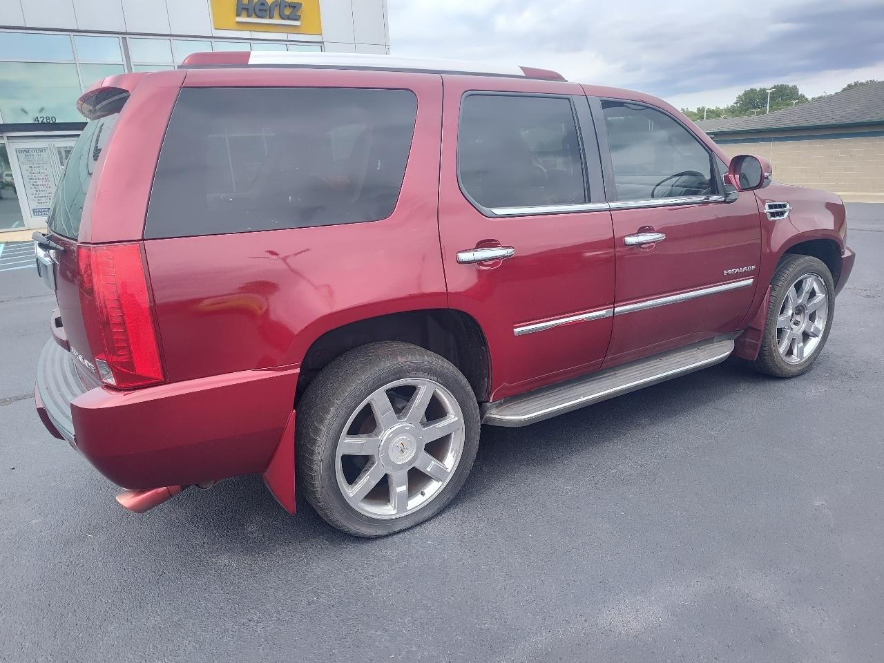 Cadillac Escalade AWD 4dr Luxury 2011