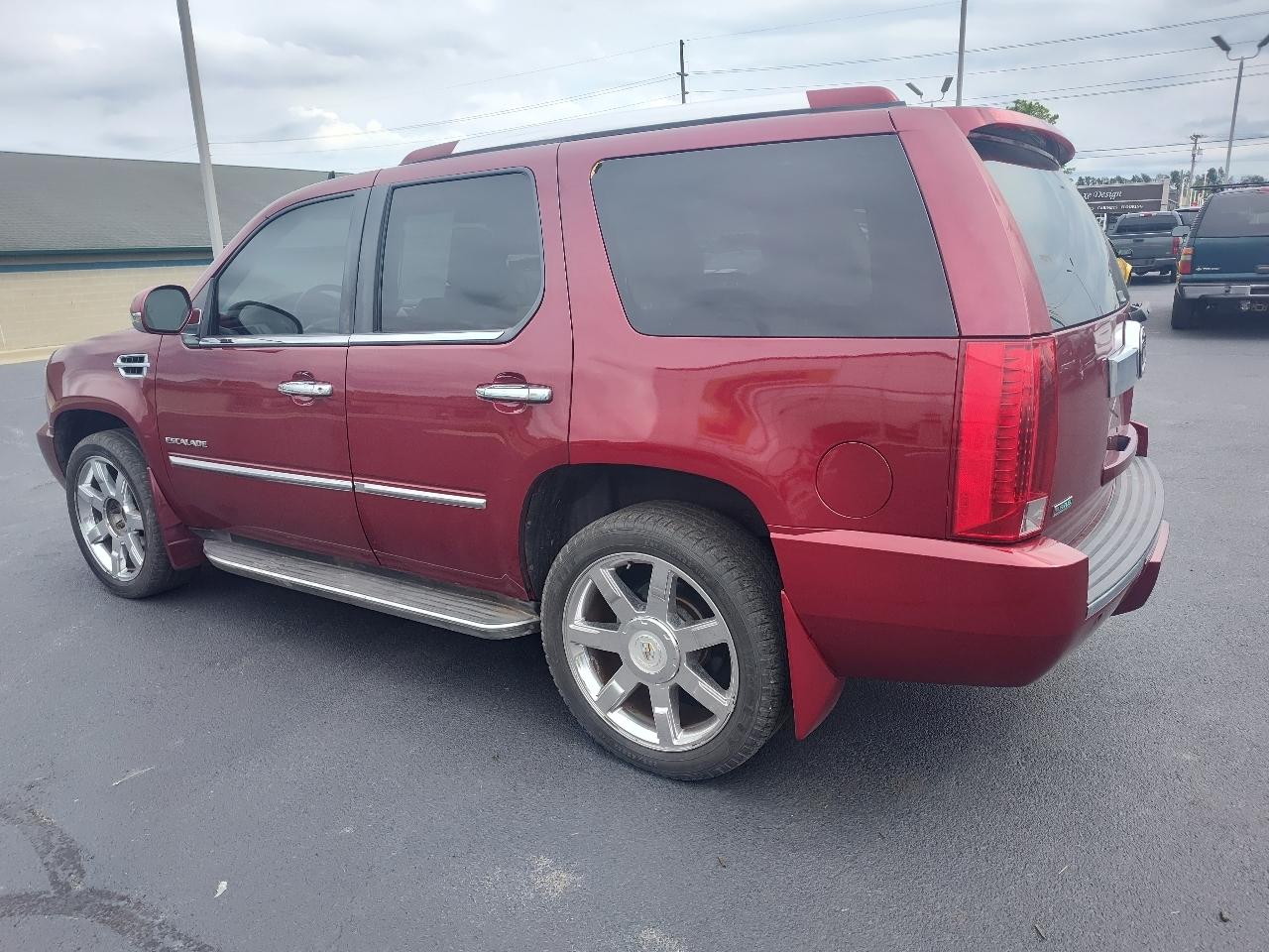 Cadillac Escalade AWD 4dr Luxury 2011