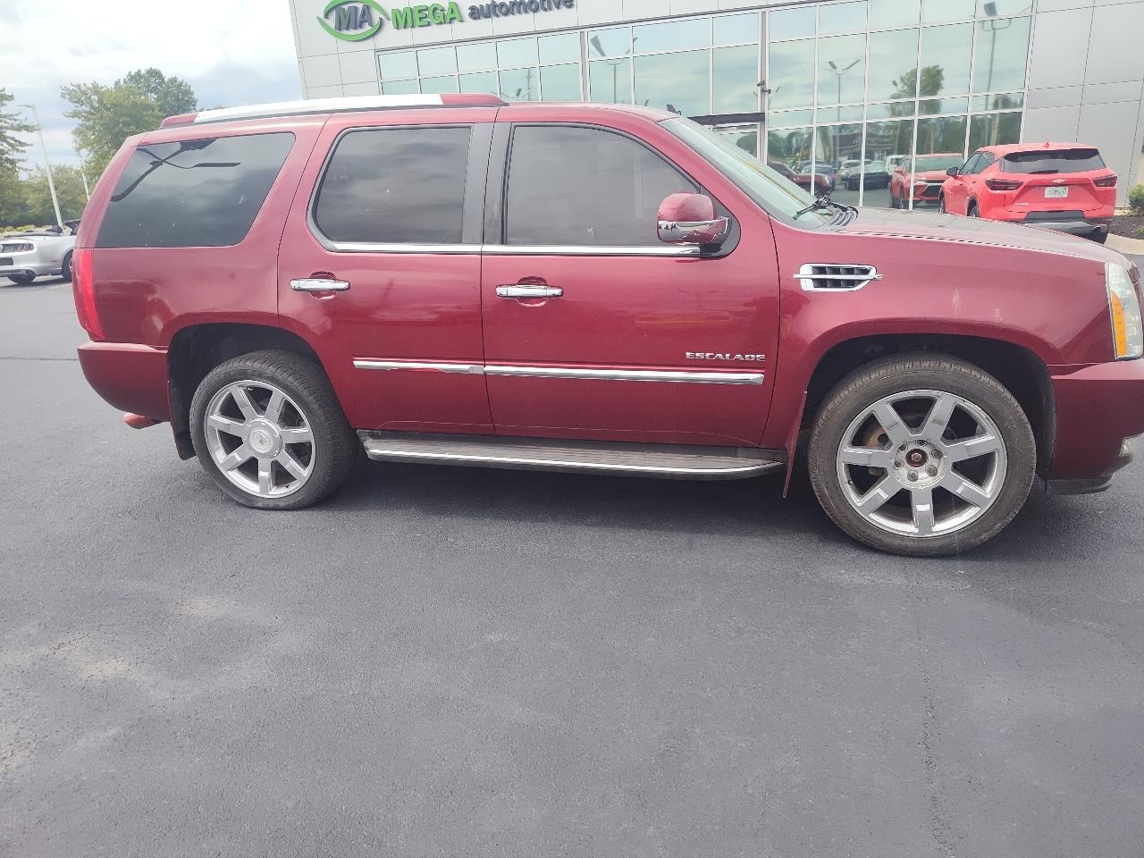 Cadillac Escalade AWD 4dr Luxury 2011
