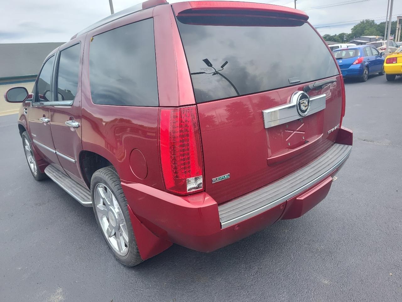 Cadillac Escalade AWD 4dr Luxury 2011