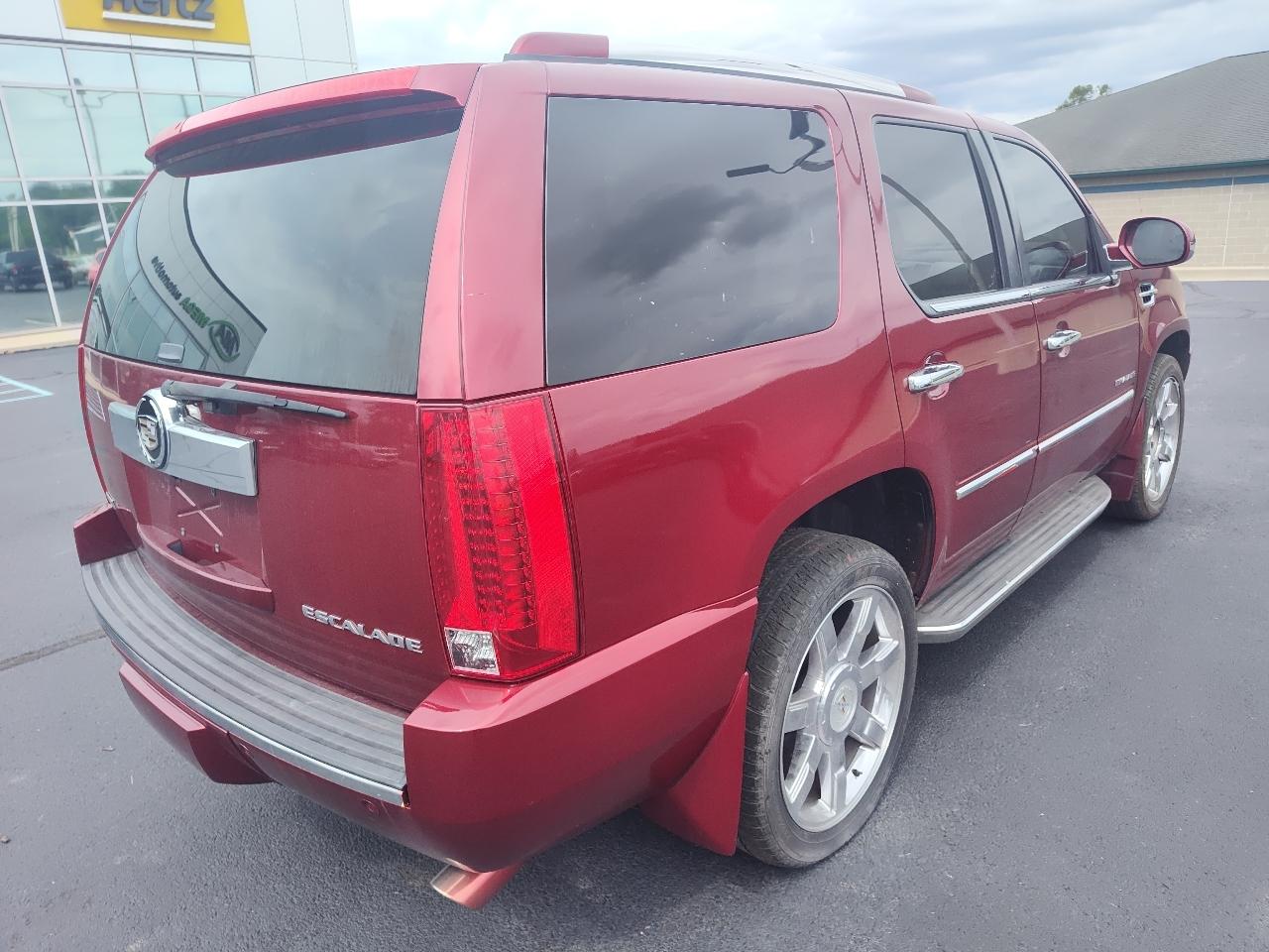 Cadillac Escalade AWD 4dr Luxury 2011