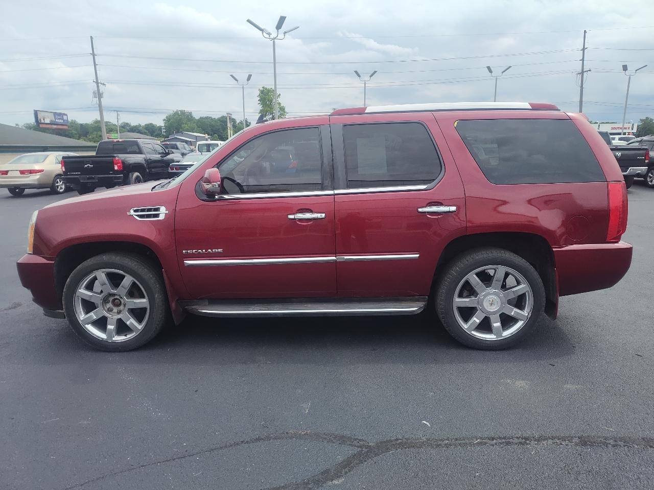 Cadillac Escalade AWD 4dr Luxury 2011
