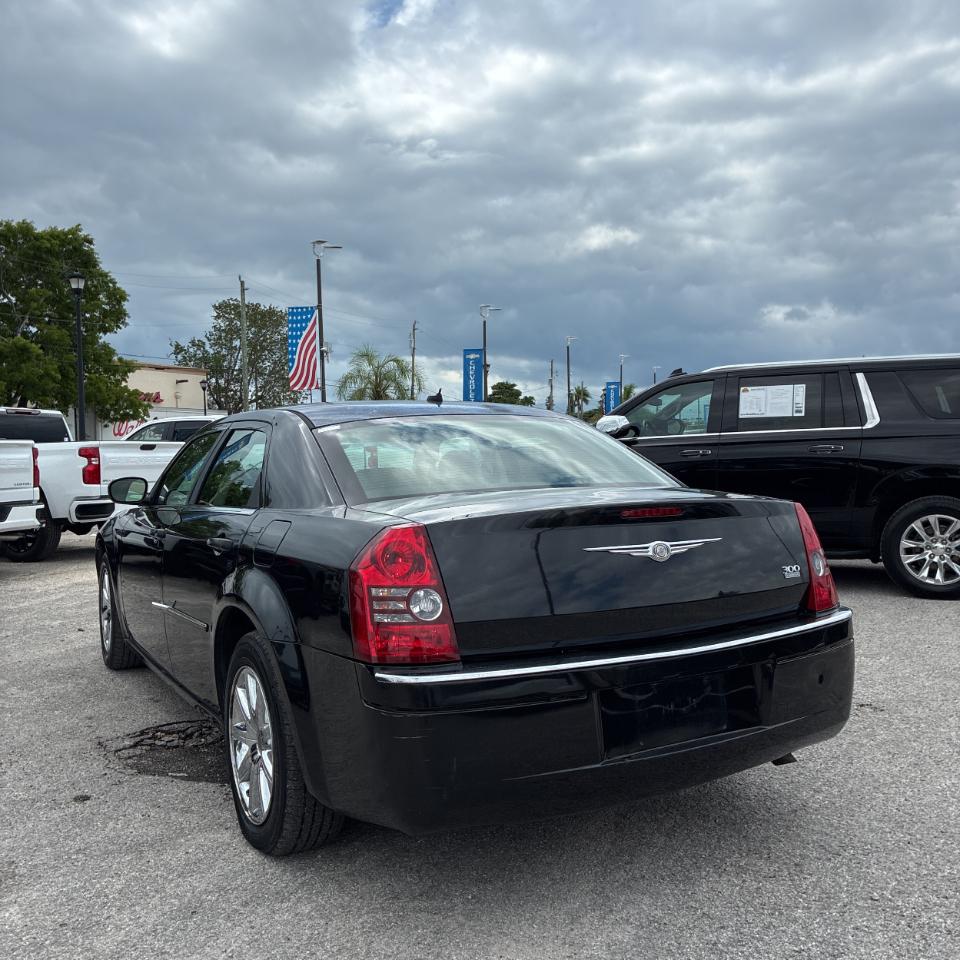 Chrysler 300 4dr Sdn 300C 2006